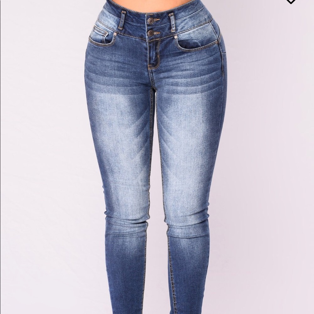 Fashion Nova Body hugging jeans Size 11